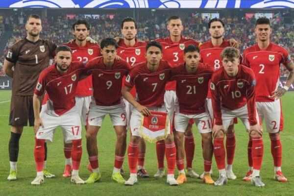 Jelang Pemusatan Latihan Timnas Indonesia, Patrick Kluivert dan Alex Pastoor Tiba di Bali: Awal Era Baru dalam Sepak Bola Nasional Timnas Indonesia