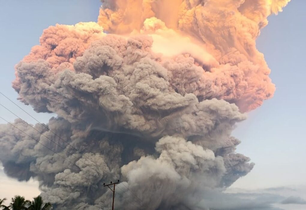Imbas Erupsi Gunung Lewotobi Laki-laki, Sejumlah Penerbangan dari dan ke Bali Terganggu: Dampak, Penanganan, dan Proyeksi Pemulihan Gunung